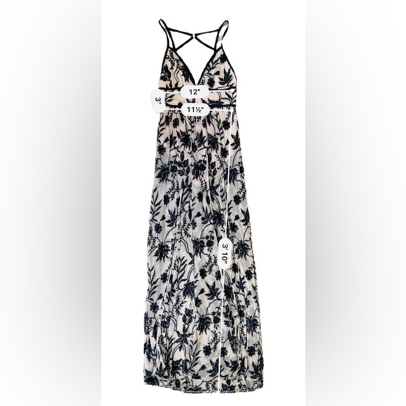 L’Atiste Black and Nude Embroidered Floral Sheer Maxi Dress
Size Small - Picture 7 of 13